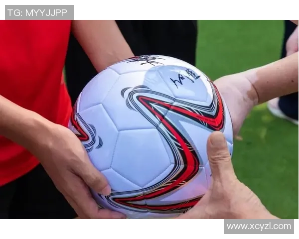 我的足球明星男友带我走进绿茵场的浪漫与激情生活 我的足球明星男友带我走进绿茵场的浪漫与激情生活