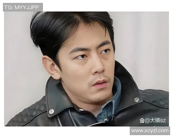 神似足球明星的搞笑唱歌表演引发观众狂笑不止的欢乐时刻